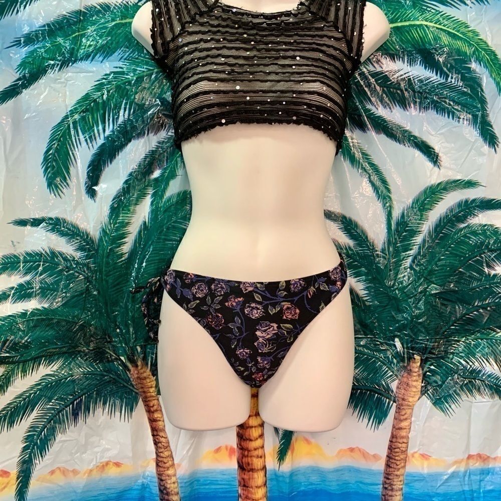 Bathing Suits Bundle (14) - Picture 14 of 16